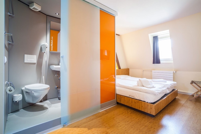 Imagen de la habitación del Hotel Easyhotel Basel - Contactless Self Check-in. Foto 13
