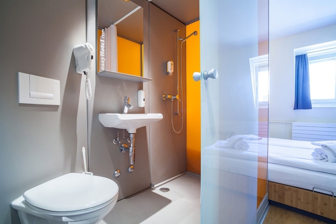 Imagen de la habitación del Hotel Easyhotel Basel - Contactless Self Check-in. Foto 14