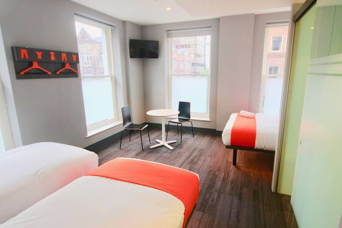 Imagen de la habitación del Hotel Easyhotel Belfast. Foto 5