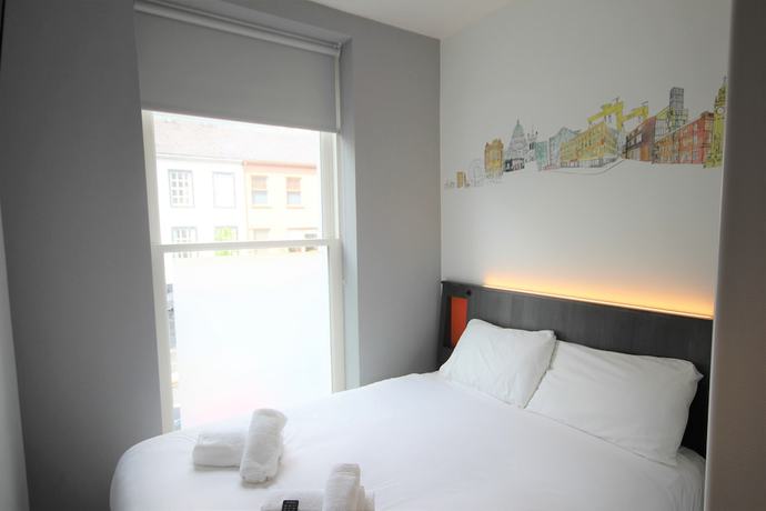 Imagen de la habitación del Hotel Easyhotel Belfast. Foto 16