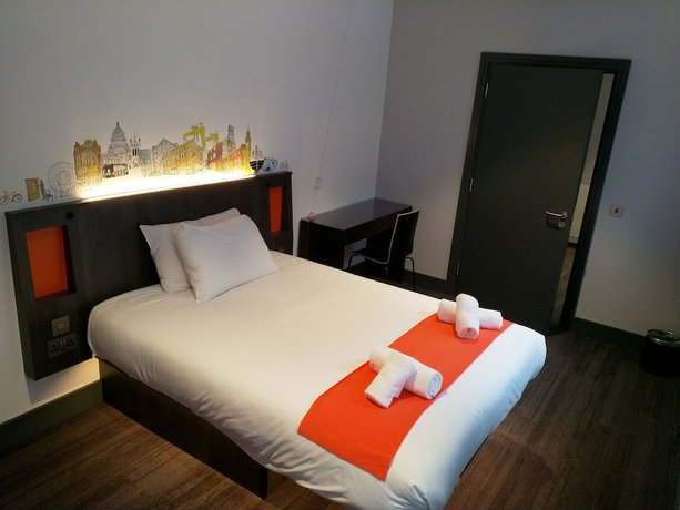 Imagen de la habitación del Hotel Easyhotel Belfast. Foto 18