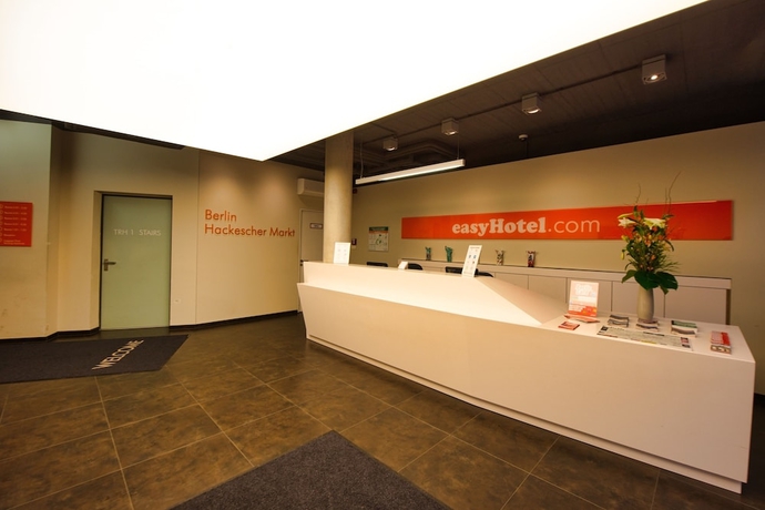 Imagen de los interiores del Hotel Easyhotel Berlin Hackescher Markt. Foto 17