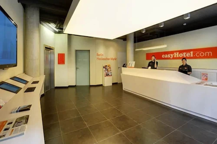 Imagen de los interiores del Hotel Easyhotel Berlin Hackescher Markt. Foto 19