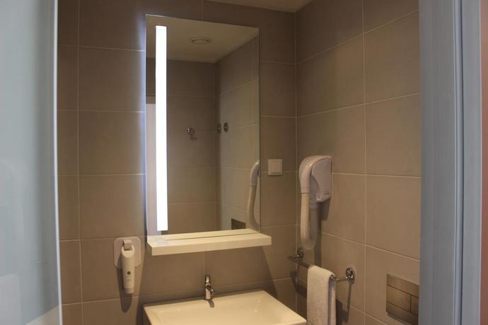 Imagen de la habitación del Hotel Easyhotel Lisbon. Foto 4