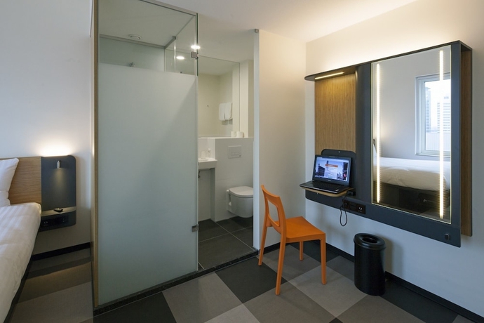 Imagen de la habitación del Hotel Easyhotel Maastricht City Centre. Foto 13