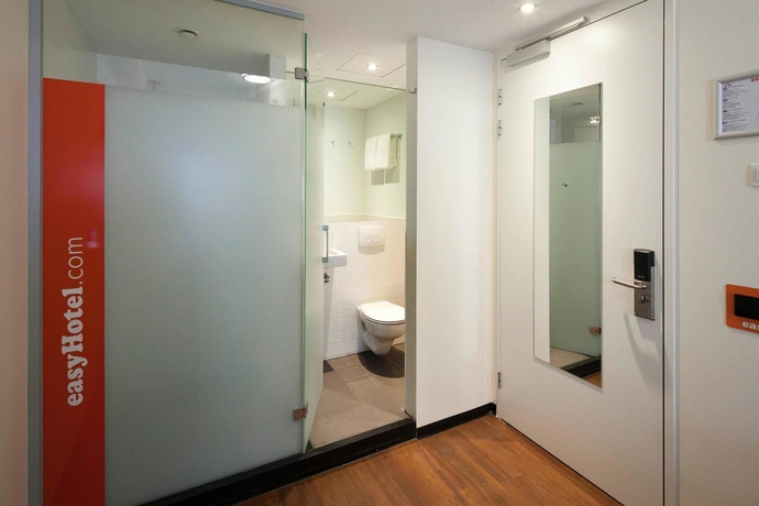 Imagen de la habitación del Hotel Easyhotel Rotterdam City Centre. Foto 4
