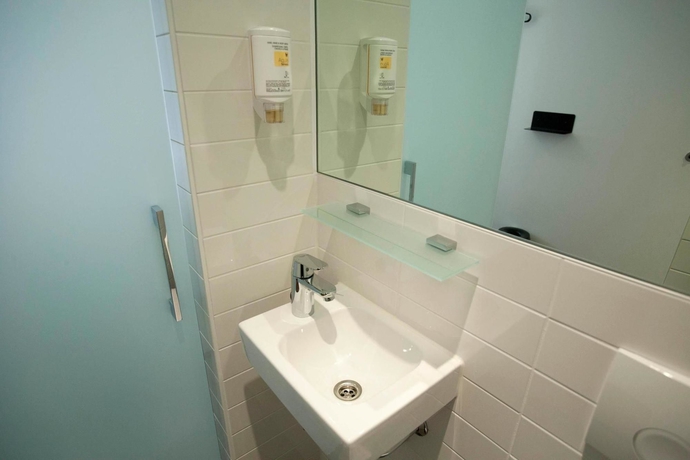 Imagen de la habitación del Hotel Easyhotel Rotterdam City Centre. Foto 7