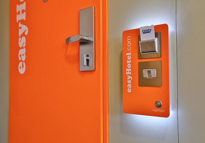 Imagen de la habitación del Hotel Easyhotel Sofia. Foto 7