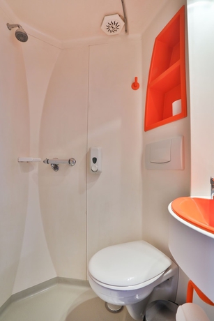 Imagen de la habitación del Hotel Easyhotel Sofia. Foto 17