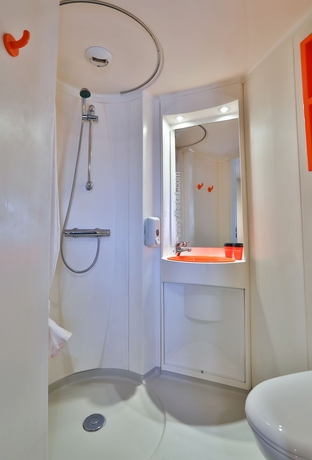 Imagen de la habitación del Hotel Easyhotel Sofia. Foto 18