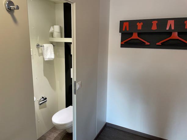 Imagen de la habitación del Hotel Easyhotel Zürich Limmatplatz. Foto 4