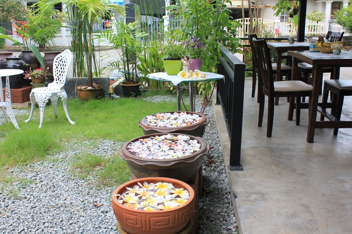 Imagen del bar/restaurante del Hotel Eat N Sleep. Foto 3