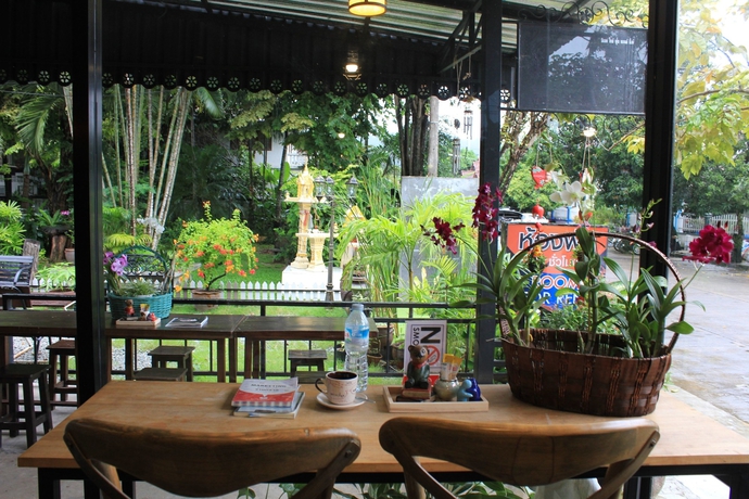 Imagen del bar/restaurante del Hotel Eat N Sleep. Foto 4