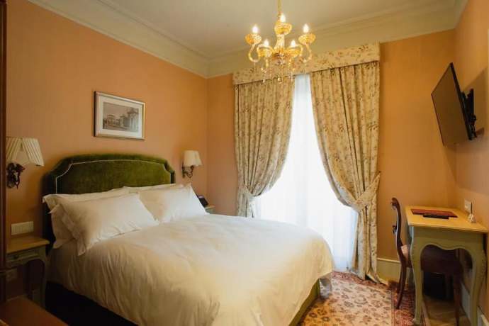 Imagen de la habitación del Hotel Ebel Boutique. Foto 13