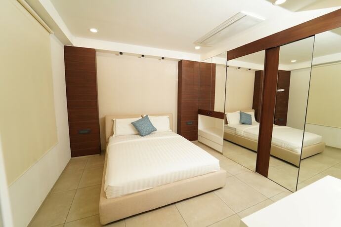 Imagen de la habitación del Hotel Ebony Residency. Foto 19