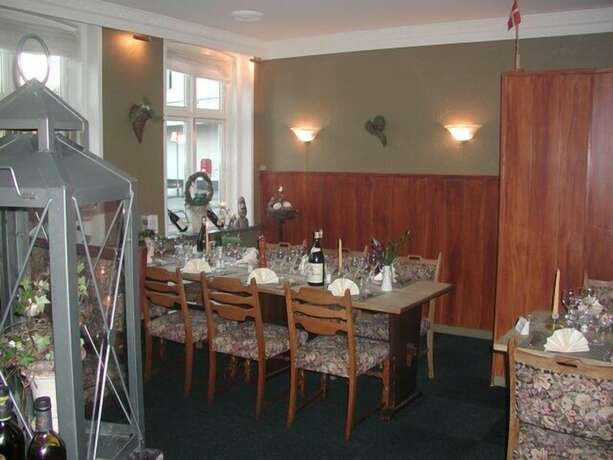 Imagen del bar/restaurante del Hotel Ebsens. Foto 9