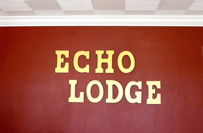 Imagen de los interiores del Hotel Echo Lodge, West Sacramento. Foto 16