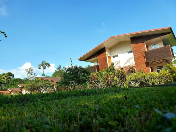 Imagen de los exteriores del Hotel Eco Arenal. Foto 7