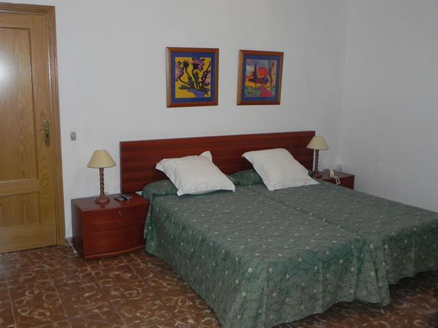 Imagen de la piscina del Hotel Eco Avenida. Foto 15