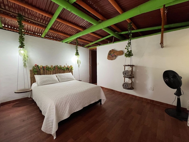Imagen de la habitación del Hotel Eco Caba&ntilde;as Green Eden. Foto 3