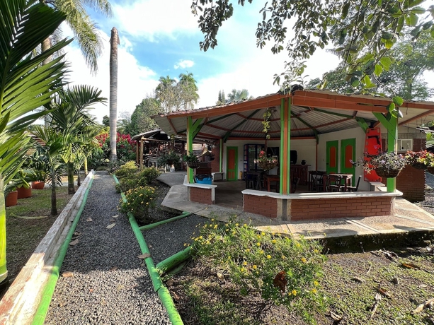 Imagen de los interiores del Hotel Eco Caba&ntilde;as Green Eden. Foto 16