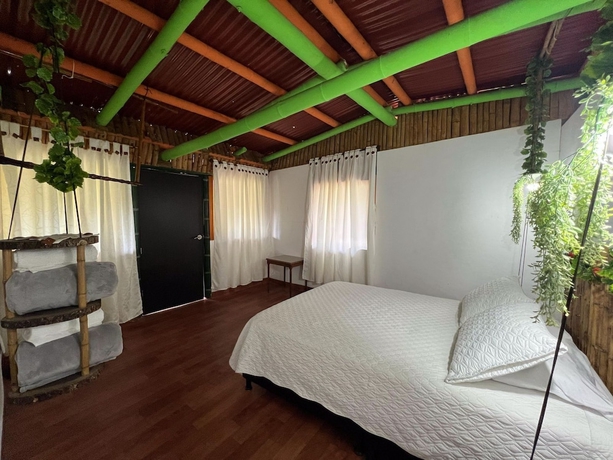 Imagen de la habitación del Hotel Eco Caba&ntilde;as Green Eden. Foto 8