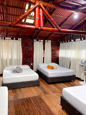 Imagen de la habitación del Hotel Eco Caba&ntilde;as Green Eden. Foto 11