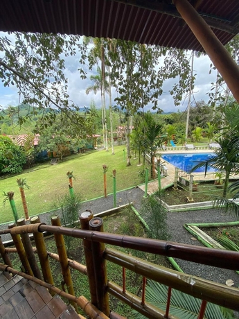 Imagen de la habitación del Hotel Eco Caba&ntilde;as Green Eden. Foto 12
