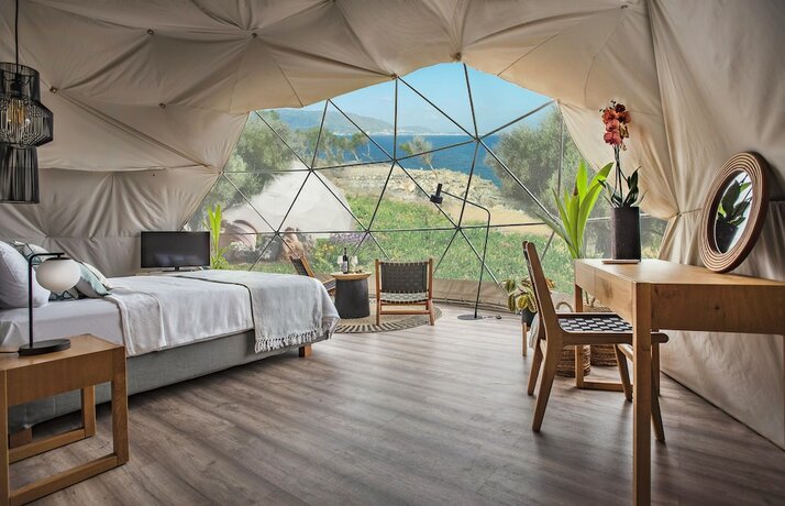 Imagen de la habitación del Hotel Eco Dome Crete. Foto 16