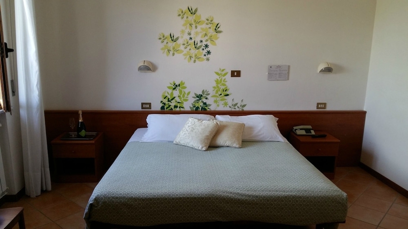 Imagen de la habitación del Hotel Eco Edy. Foto 15