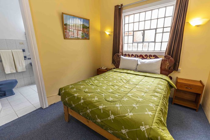 Imagen de la habitación del Hotel Eco Inn. Foto 13