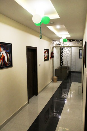 Imagen de los interiores del Hotel Eco Inn, Jamnagar. Foto 19