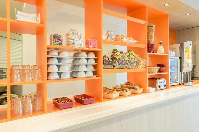 Imagen del bar/restaurante del Hotel Eco La Rochelle Centre les Minimes. Foto 3