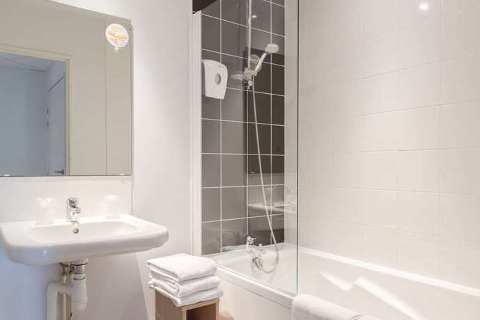 Imagen del bar/restaurante del Hotel Eco La Rochelle Centre les Minimes. Foto 4