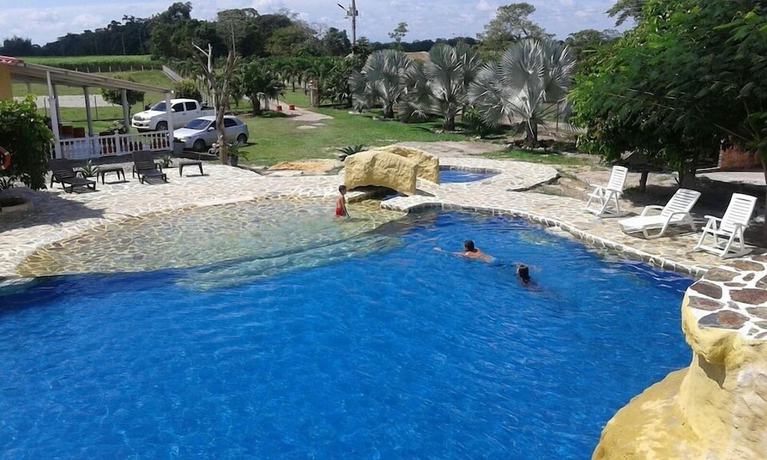 Imagen de la piscina del Hotel Eco Montes Del Llano. Foto 15