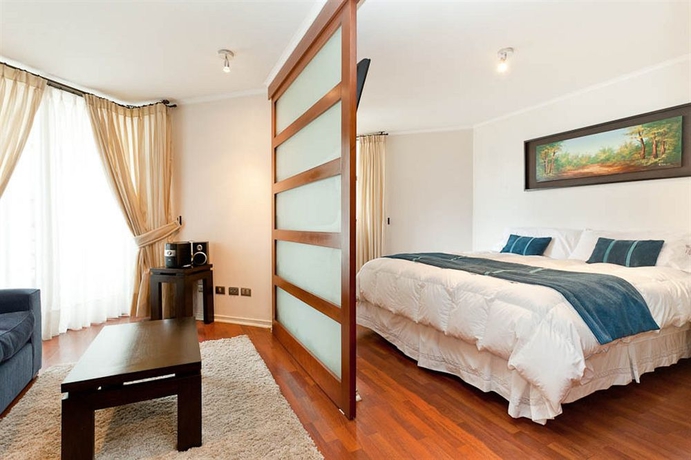 Imagen de la habitación del Hotel Eco Plaza Santiago. Foto 5