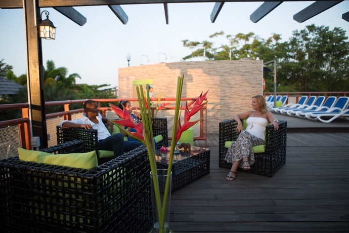 Imagen de la piscina del Hotel Eco Resort Inn. Foto 16