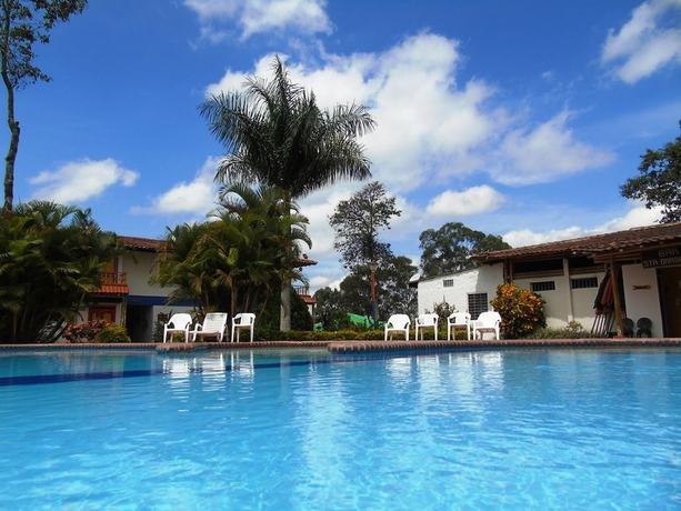 Imagen de la piscina del Hotel Eco Santa Barbara. Foto 15