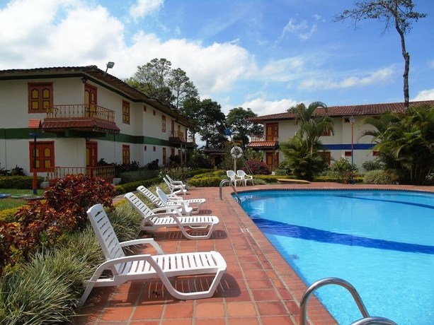Imagen de la piscina del Hotel Eco Santa Barbara. Foto 16