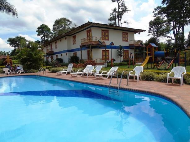 Imagen de la piscina del Hotel Eco Santa Barbara. Foto 17