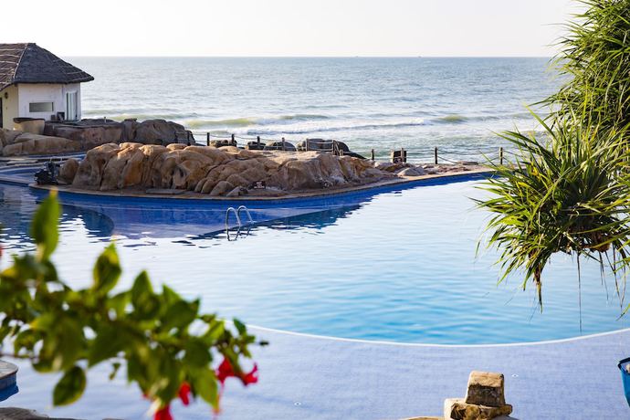 Imagen de la piscina del Hotel Eco Spa Village. Foto 19