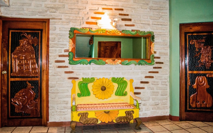 Imagen de los interiores del Hotel Eco Suites Uxlabil Guatemala City. Foto 10