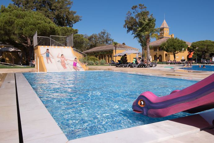 Imagen de la piscina del Hotel Eco Vila Galé Albacora. Foto 17
