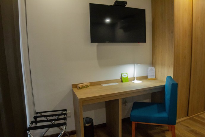 Imagen de la habitación del Hotel EcoHub Hotel Medellin. Foto 10