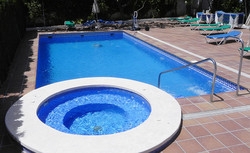 Imagen de la piscina del Hotel Ecoavenida. Foto 18