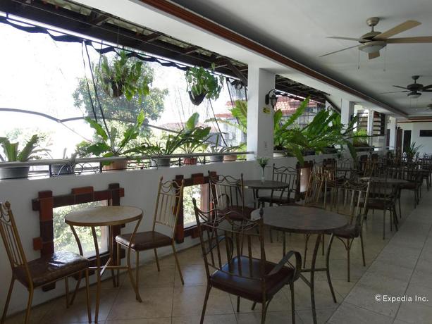 Imagen del bar/restaurante del Hotel Ecoland Suites. Foto 4