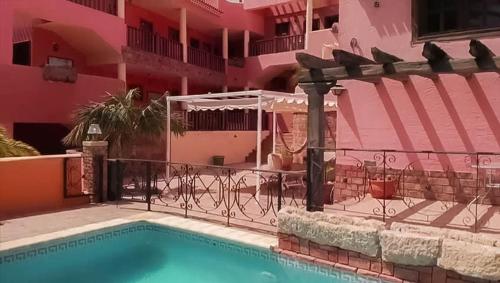 Imagen de la piscina del Hotel Ecolife Tenerife. Foto 7