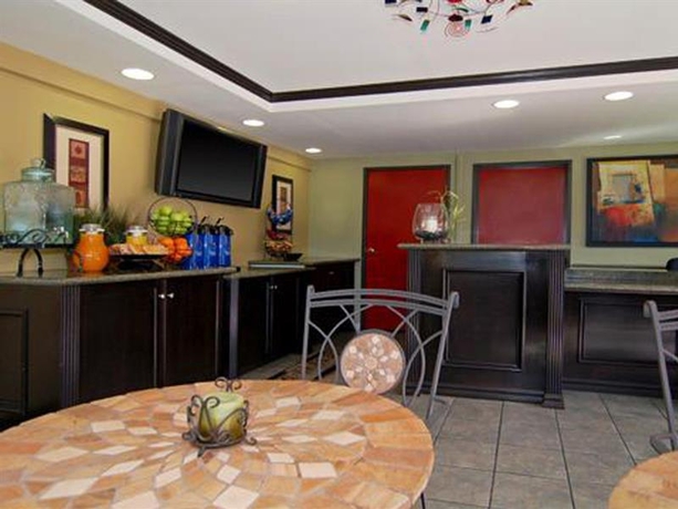 Imagen general del Hotel Econlodge Inn & Suites West Hollywood. Foto 1