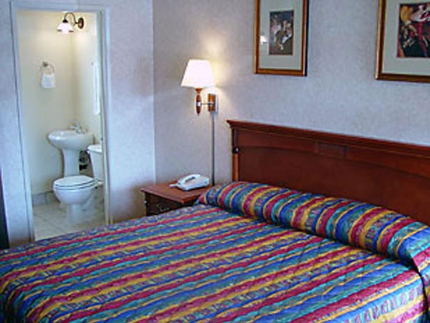 Imagen general del Hotel Econlodge Inn & Suites West Hollywood. Foto 8