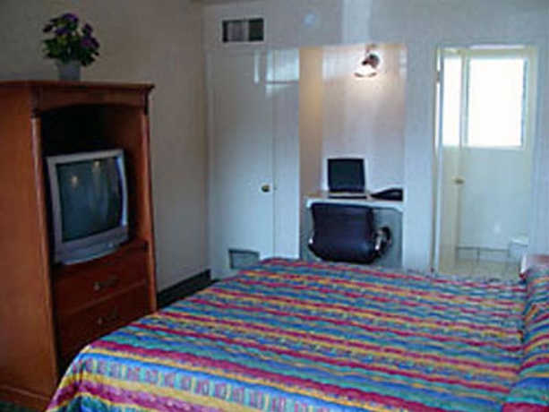 Imagen general del Hotel Econlodge Inn & Suites West Hollywood. Foto 10